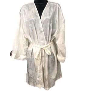 Morgan Taylor ivory robe